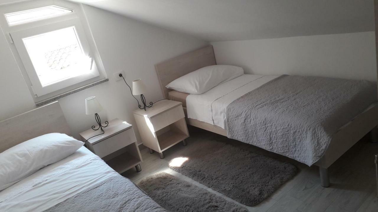 Apartmani Zilic Дуги-Рат Экстерьер фото
